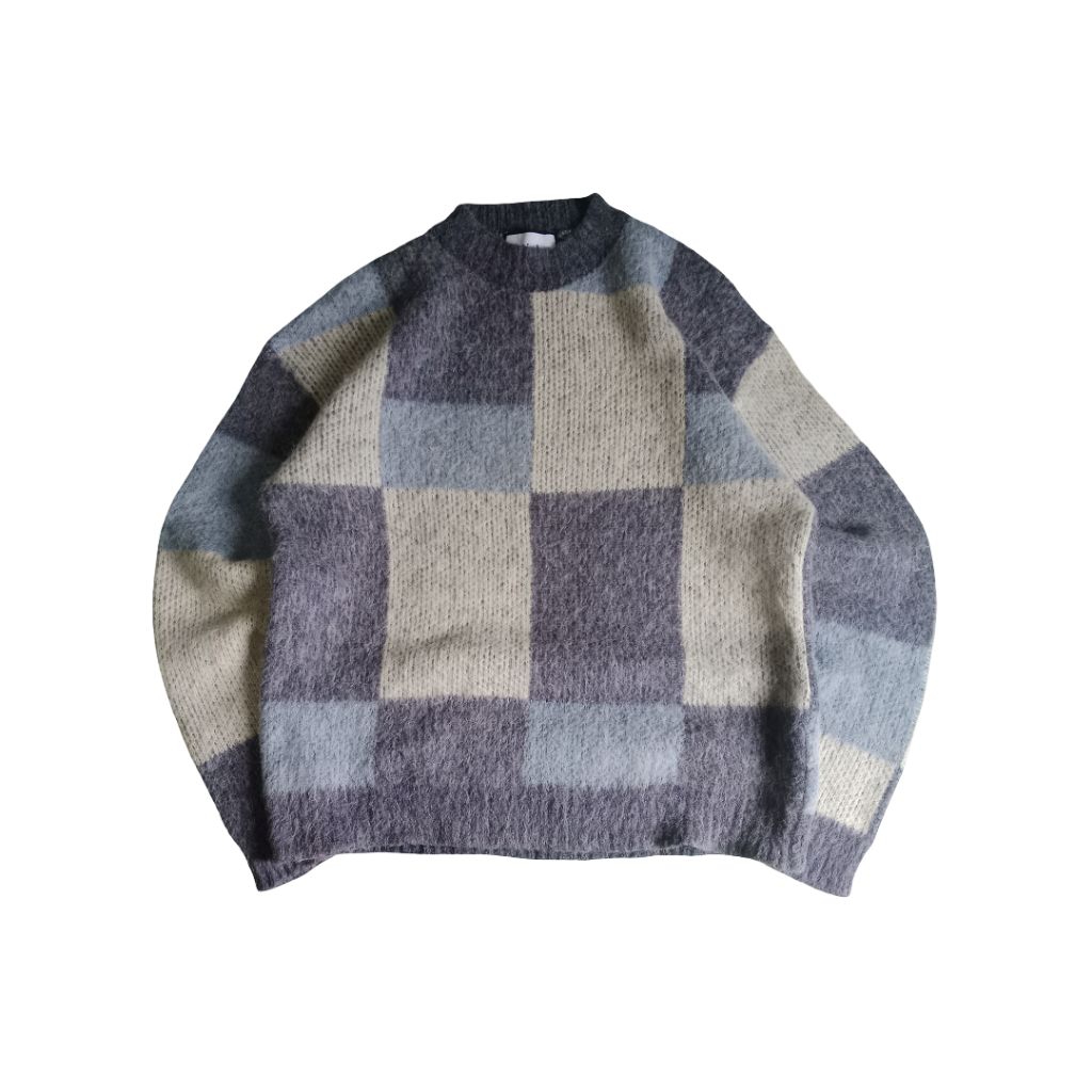 Sweater Rajut Motif Kotak-Kotak Tekstur Berbulu