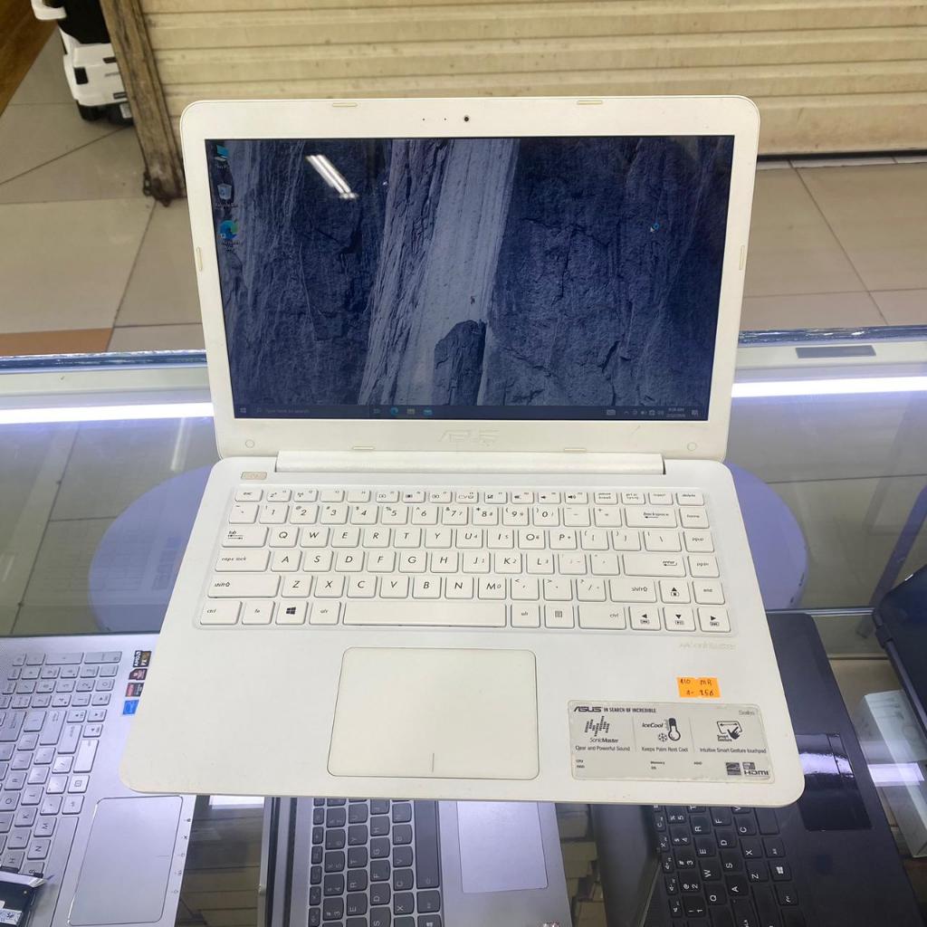 Laptop SECOND Asus E402Y AMD E2 Ram 4gb SSD 256gb Layar 14inch WIN 10 PRO