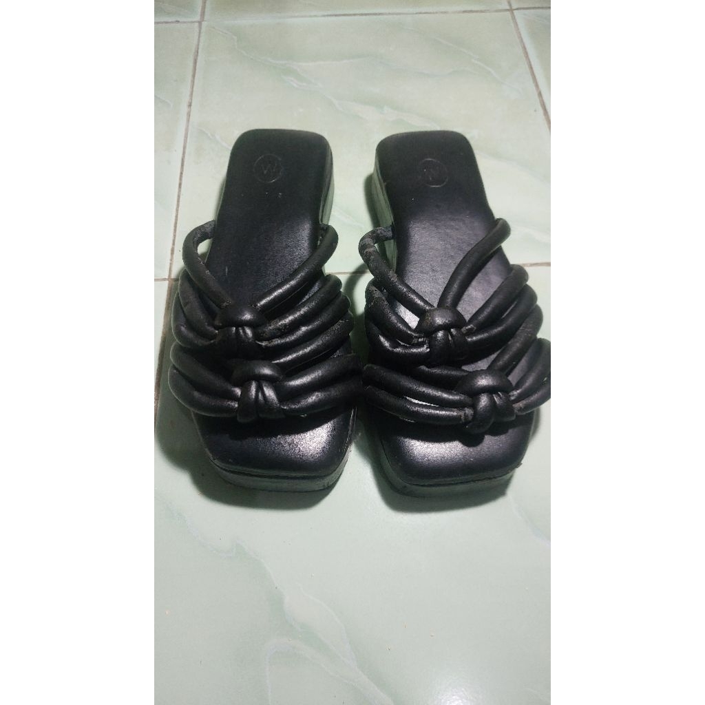 [PRELOVED] Sandal Wedges Winod