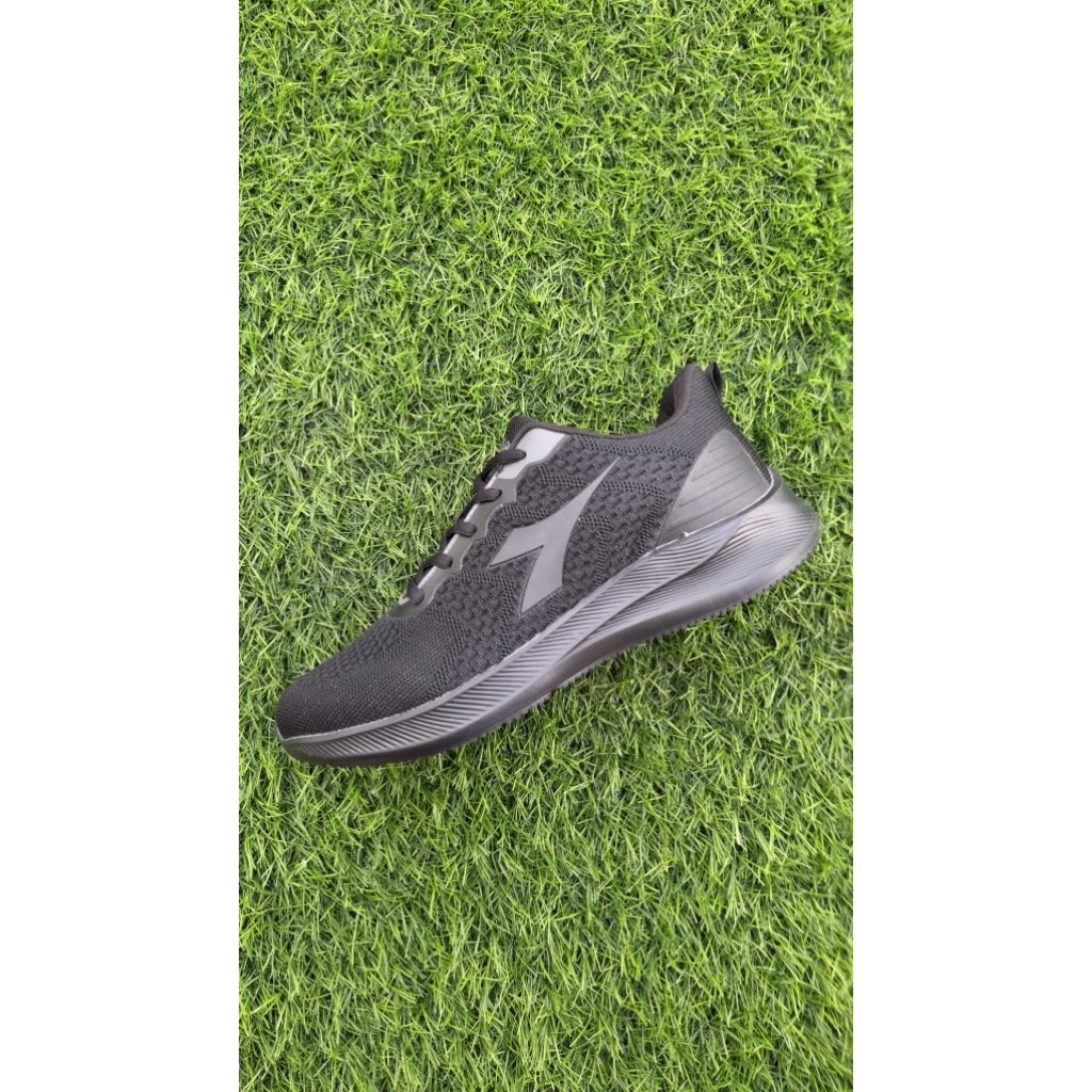 diadora govinda mono black