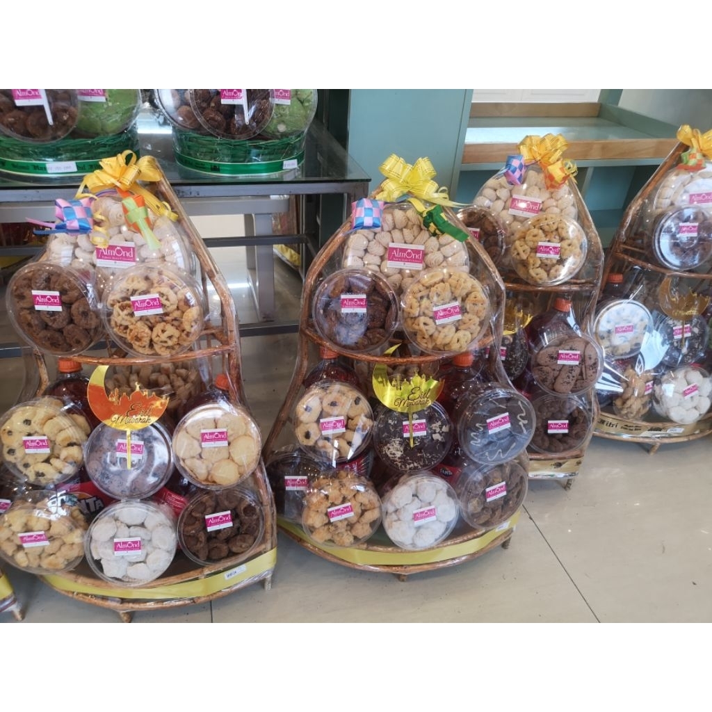 KERANJANG TINGKAT PARSEL ROTAN PARCEL LEBARAN SUDUT SUSUN 2 ISI 2 GERAISURYA