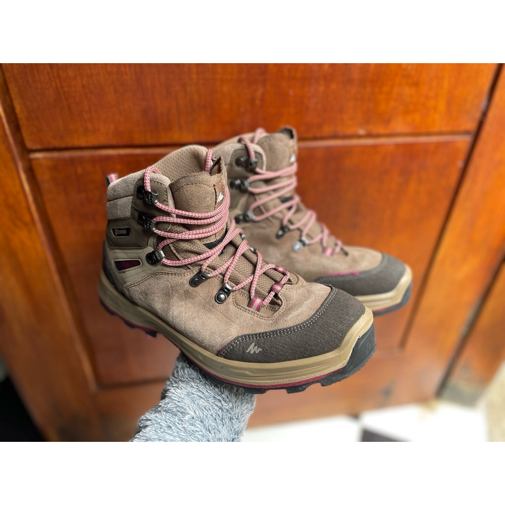 SEPATU HIKING QUECHUA ORYGINAL