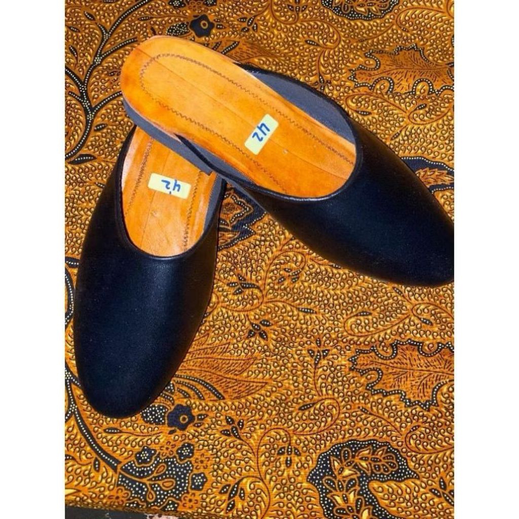 Slop Pengatin Pria//Slop Among Tamu