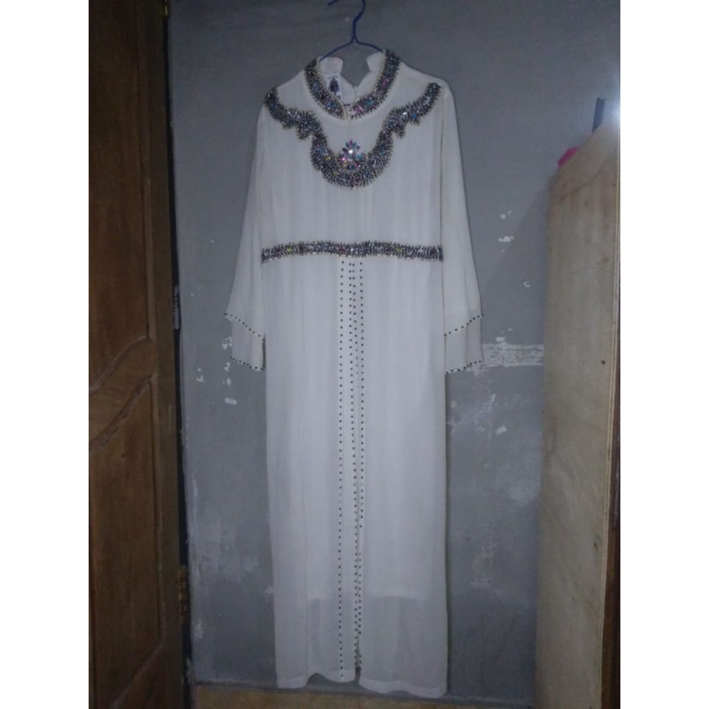 prelov gamis putih bw manik manik cantik