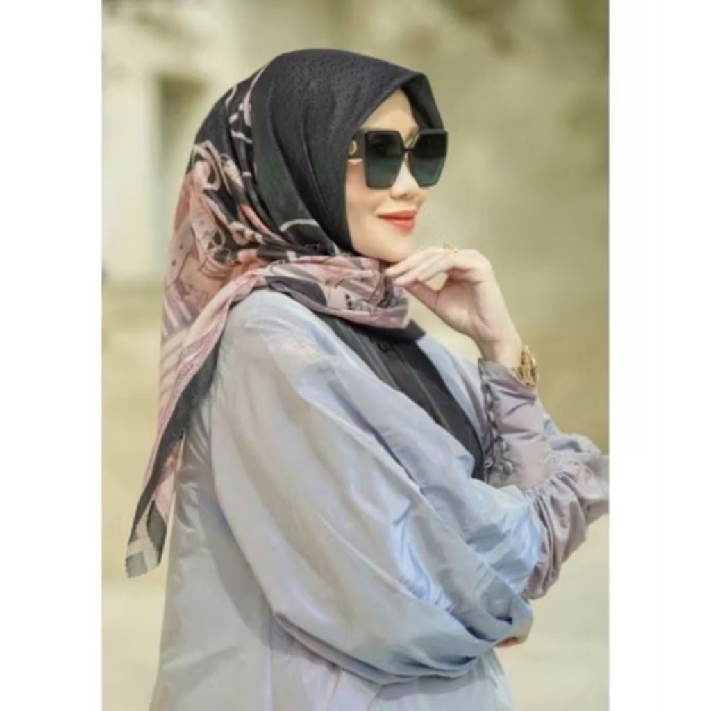 pl buttonscarves chain black