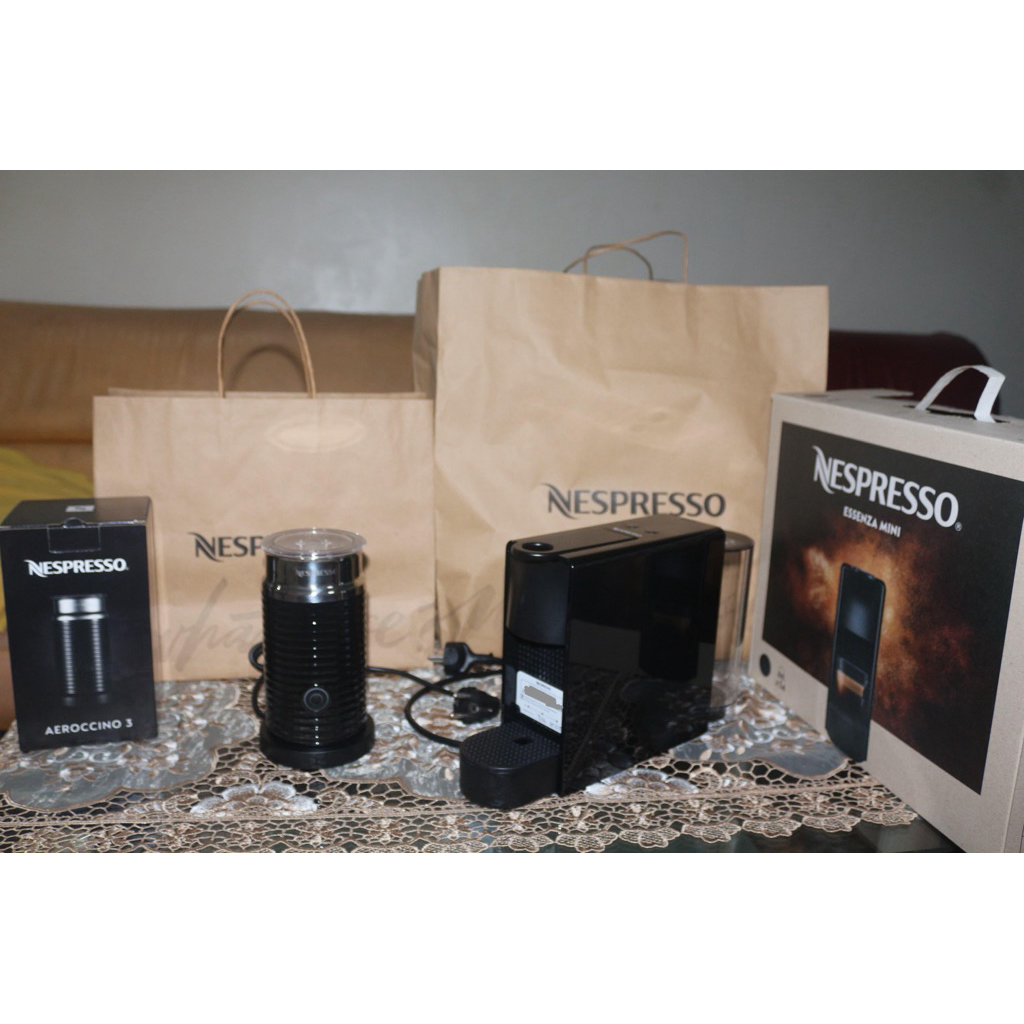 NESPRESSO Essenza Mini Coffee Machine & Nespresso Aeroccino3 Milk Frother Machine