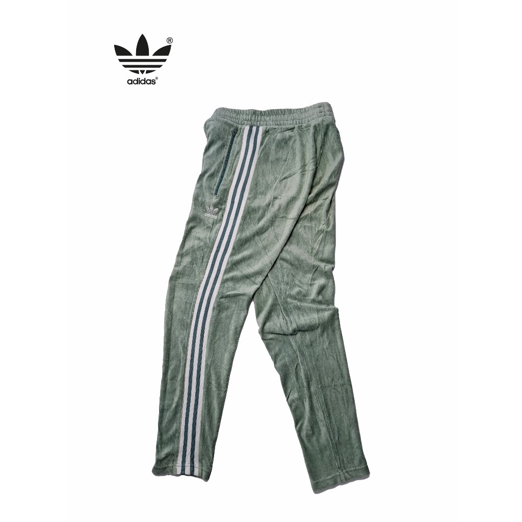 Celana Jogger Bludru adidas Originals Hijau Army – Velvet Track Pants 3 Stripe