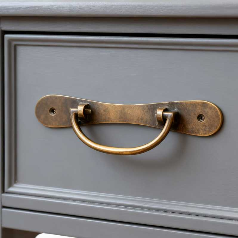 Tarikan Laci Kuningan Antik