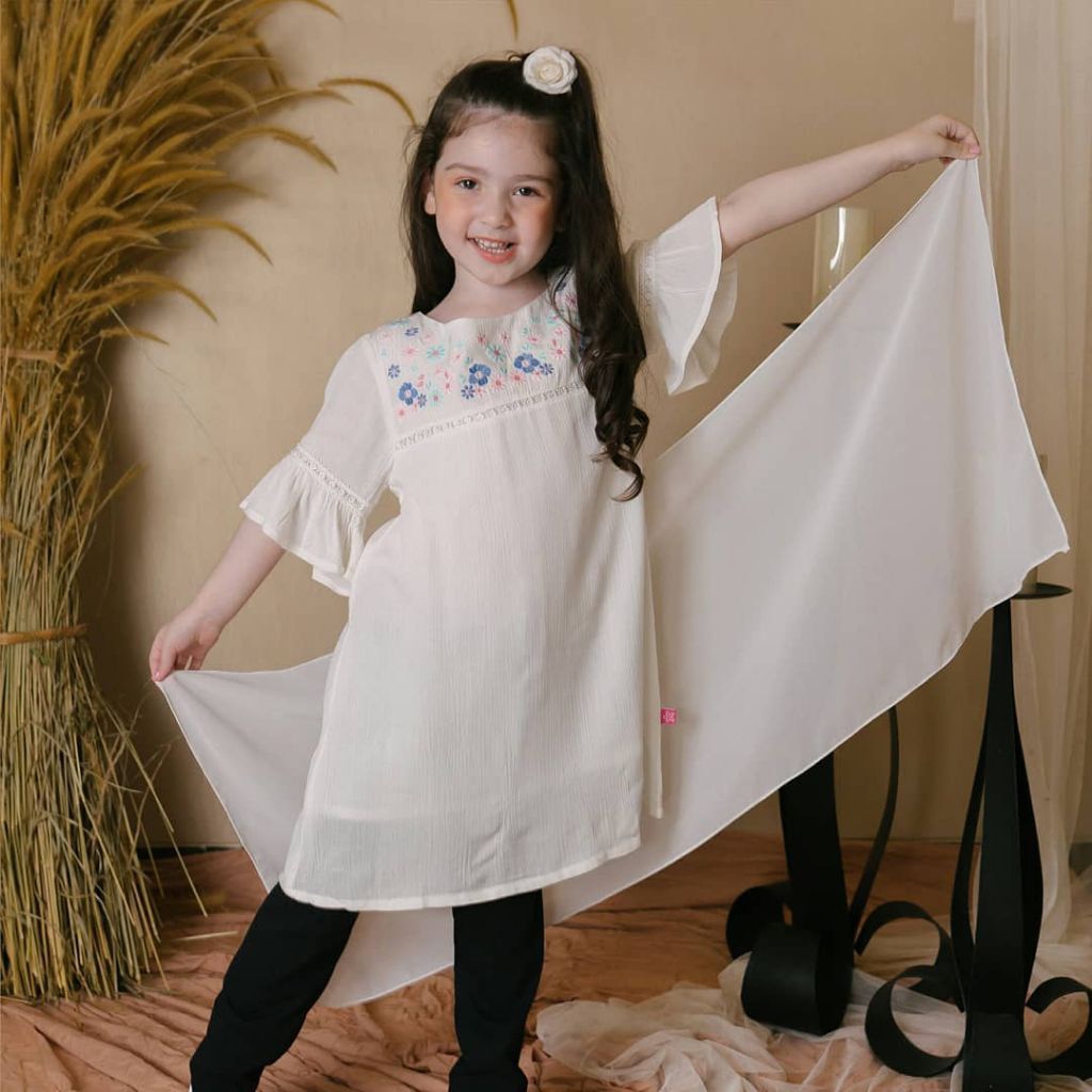 Blus Muslim Putih Bordir Bunga