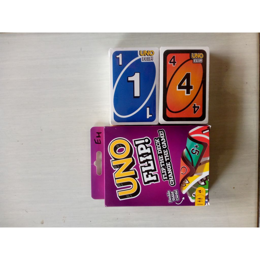 card game UNO FLIP