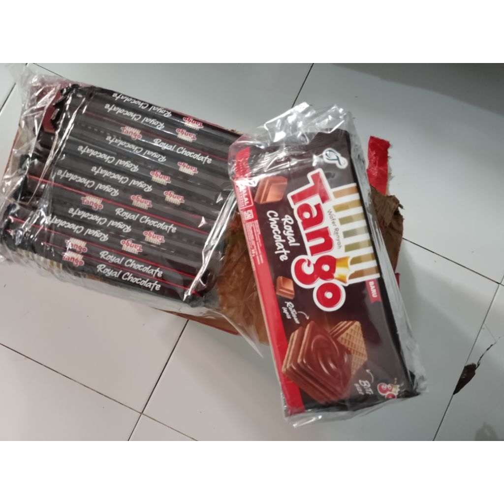 Tango Wafer Royal Chocolate 2000 isi 10pcs