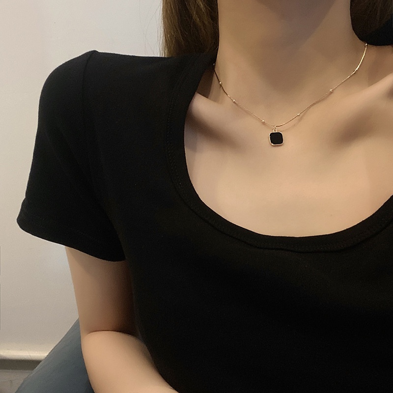 Kalung Titanium Wanita Model Liontin Kotak Hitam Emas Anti Karat Elegan Vintage Necklace Tali Rantai