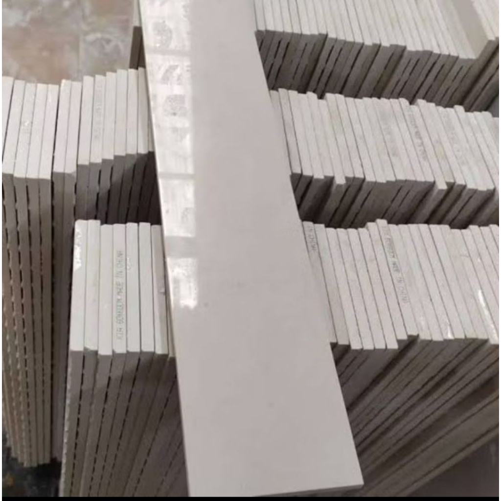 Plin Granit / List Granit 10 x 60 cm Warna Cream & Hitam Polos