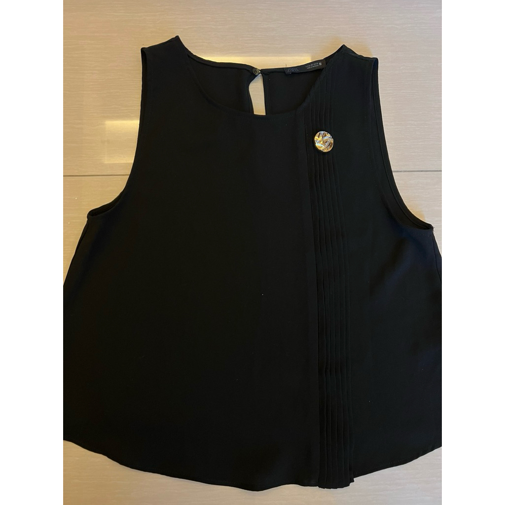 NEW ZARA Pin Tuck black top with hardware size xs (belum pernah dipakai sama sekali) / original ZARA