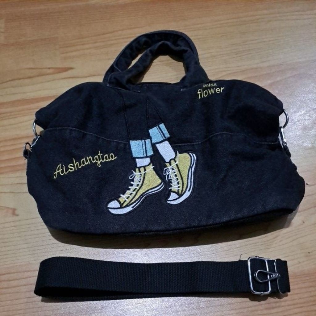 tas denim motif bordir sepatu