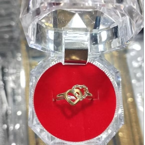 Cincin Titanium 2 hati menyatu dengan permata kecil Cantik Elegan