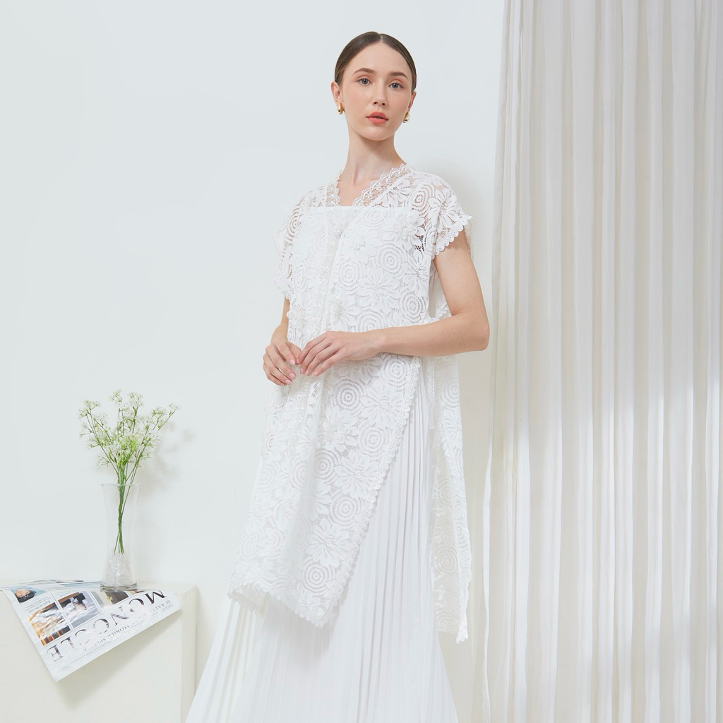 Laya Outer Lace Brukat Premium Wanita – Outer Putih Elegan Renda Floral | Outer Kondangan.