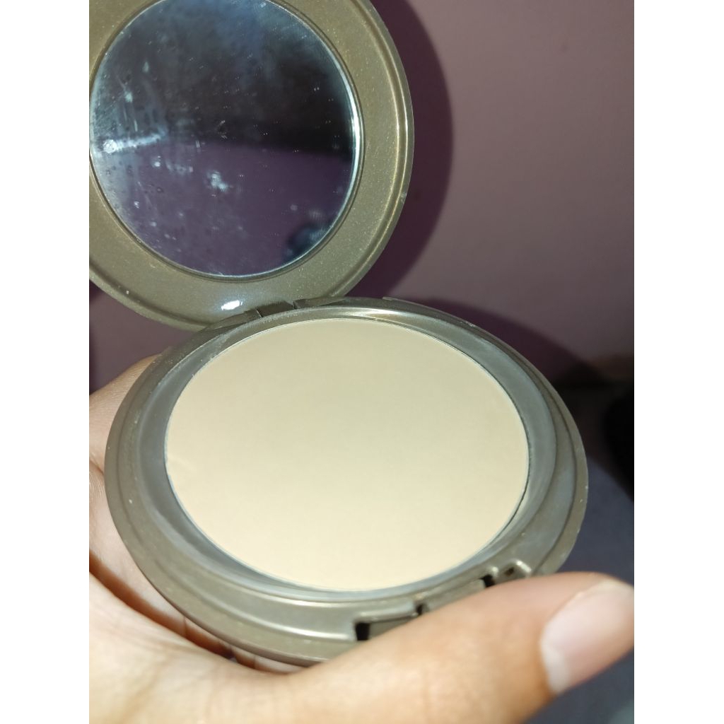 Revlon powder foundation