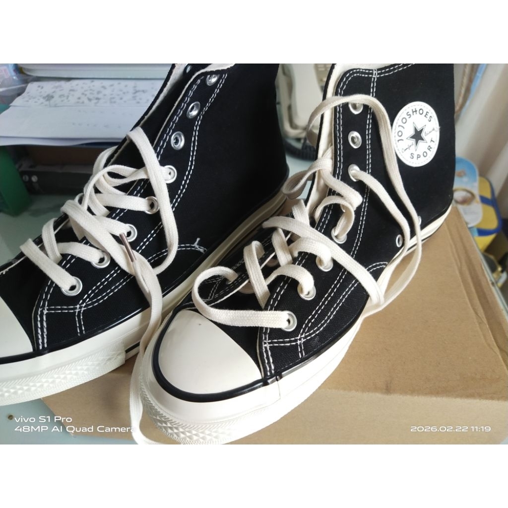 sepatu sekolah ukuran 44 merk Jojo shoes (design mirip Converse) new belum pernah dipakai