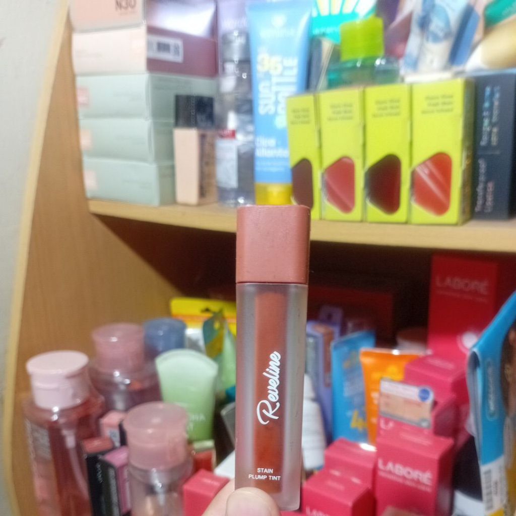 (GOSEND, PRELOVED ENDORS) SHADE SHY - REVELINE STAIN PLUMP TINT