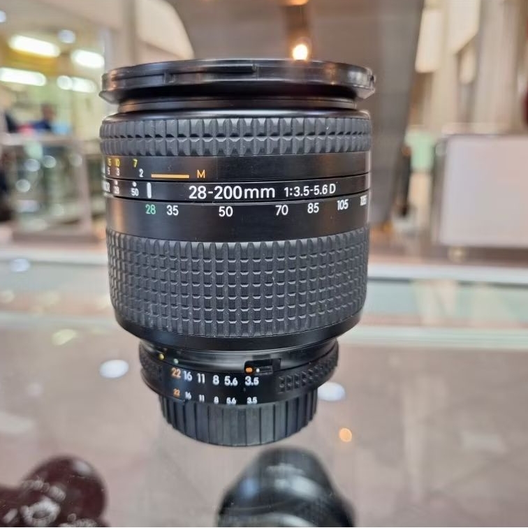 Lensa Nikon 28-200mm bisa Fullframe