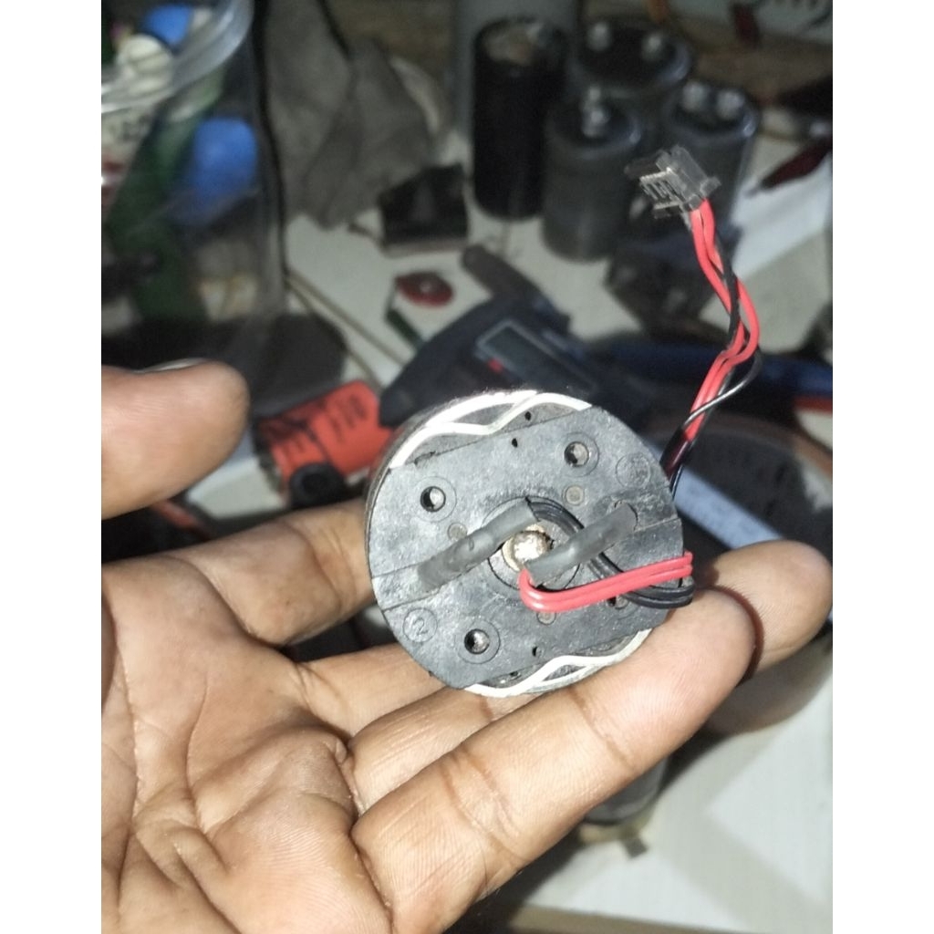 DINAMO DC GEARED MOTOR 12/24V BARANG HIDUP BEKAS