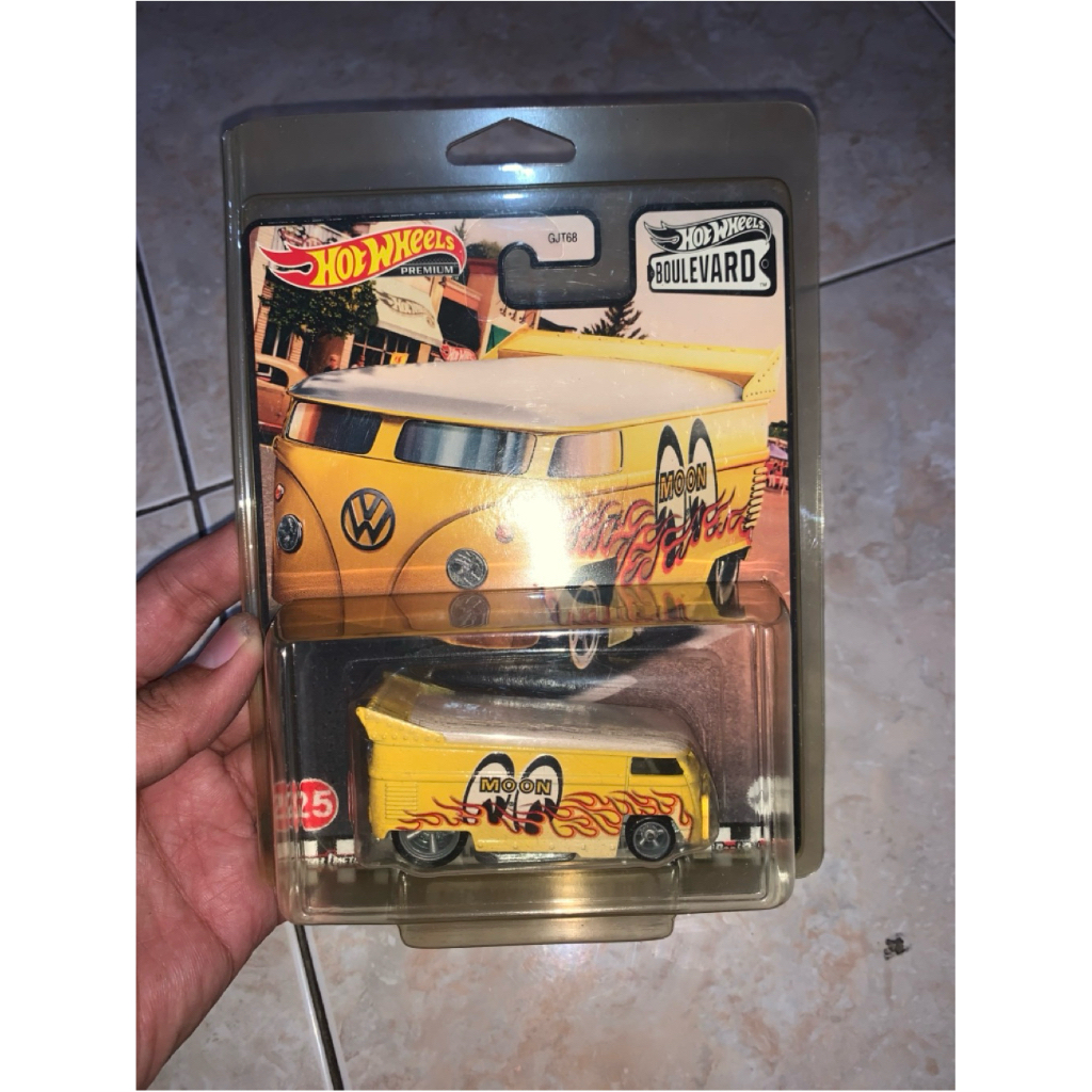 Hot Wheels Volkswagen Drag Bus Mooneyes