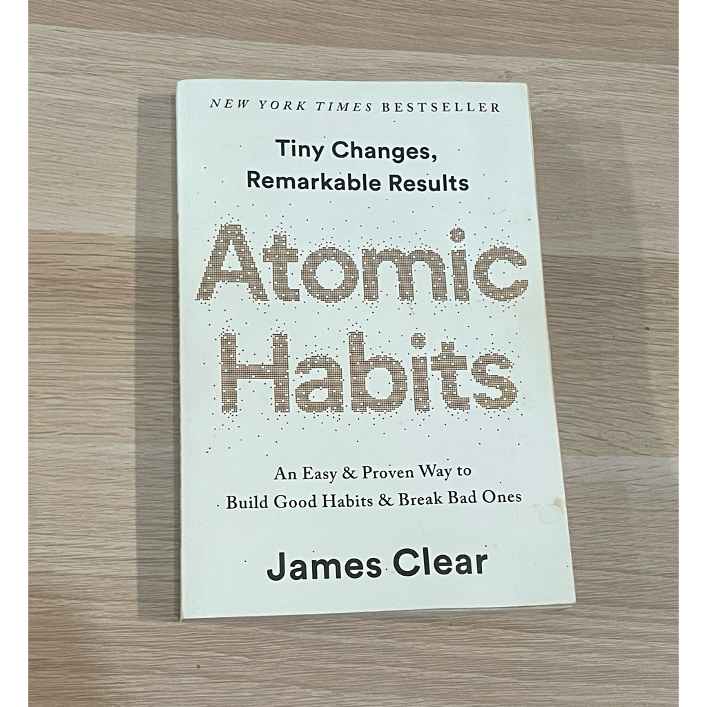 Preloved buku Atomic Habits by James Clear, jual murah karna ada bekas kena air