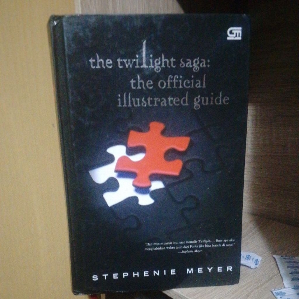 Novel The Twilight Saga : The Official illustrated guide - Stephanie Meyer
