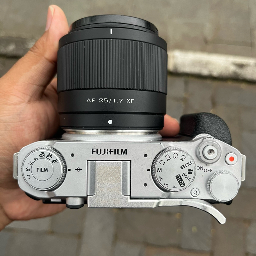 Fuji XM5 Smallrig + Viltrox 25 + Baterai