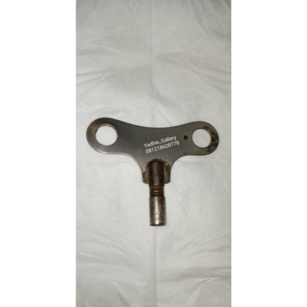 KUNCI PEMUTAR JAM BANDUL JUNGHANS W64