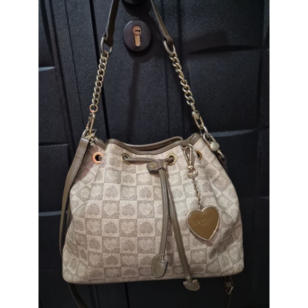 TAS KULIT BUKET SERUT LOVCAT