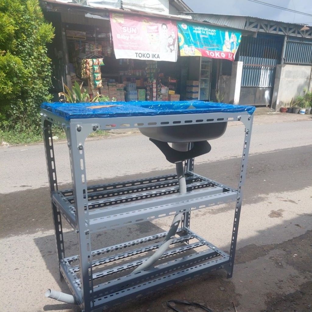 wastafel.  2 rak susun +selang