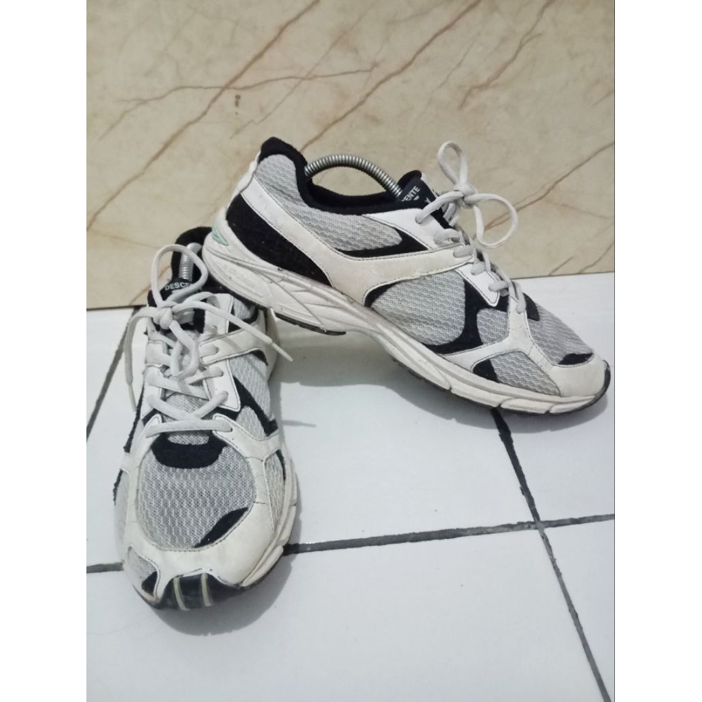 sepatu descente putih second
