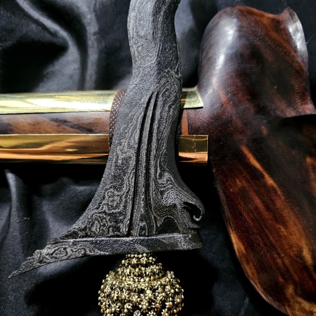 Keris Sengkelat Luk 13 Pamor Buntel Mayit