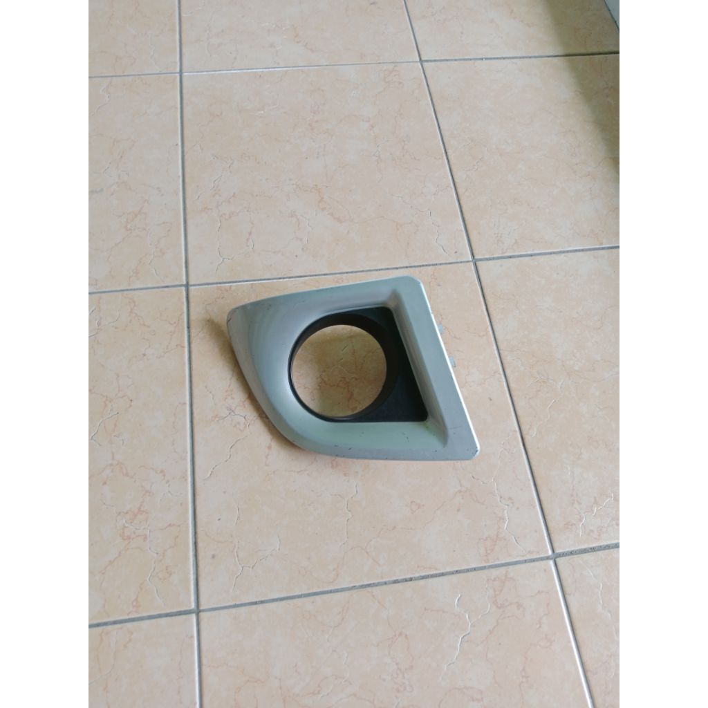 cover foglamp kanan Avanza Xenia 2008 2010 bekas