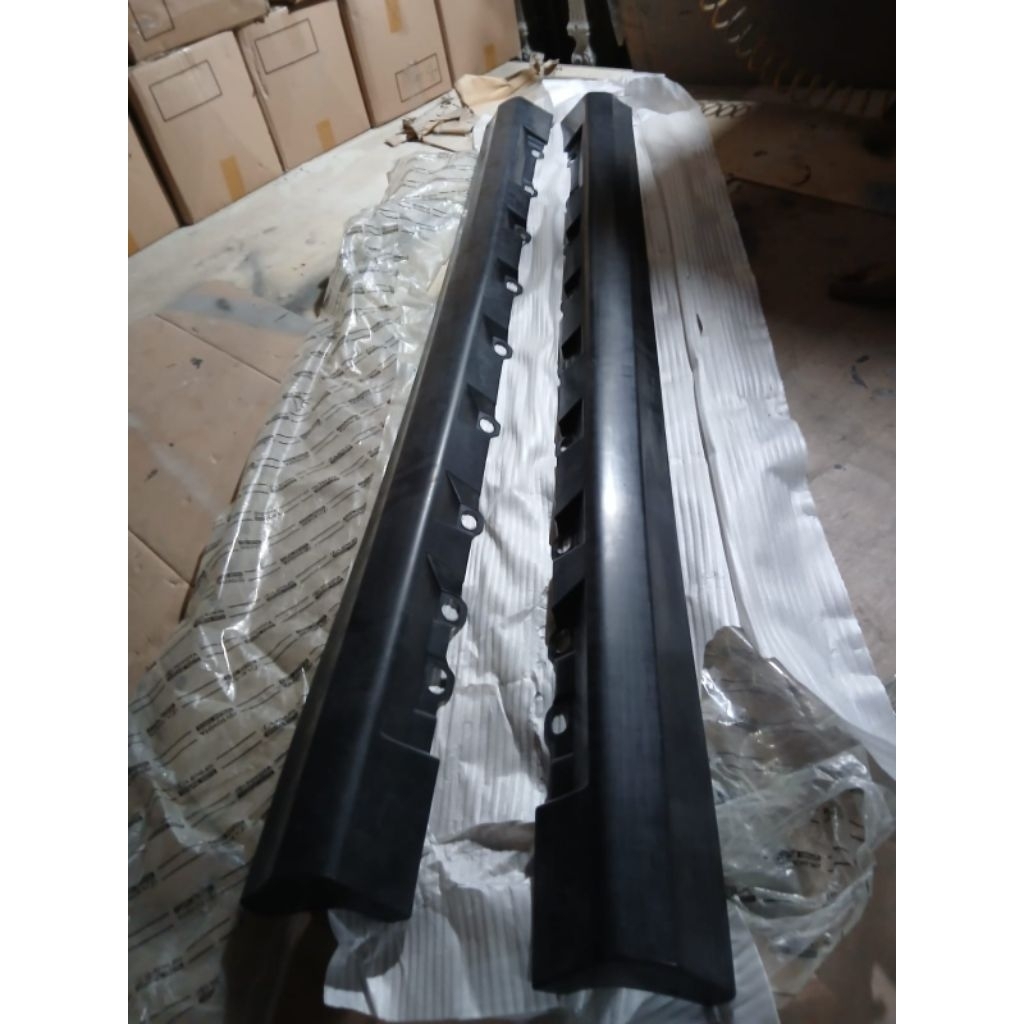 bodykit samping Avanza Veloz 2012 sampai 2018 barang original