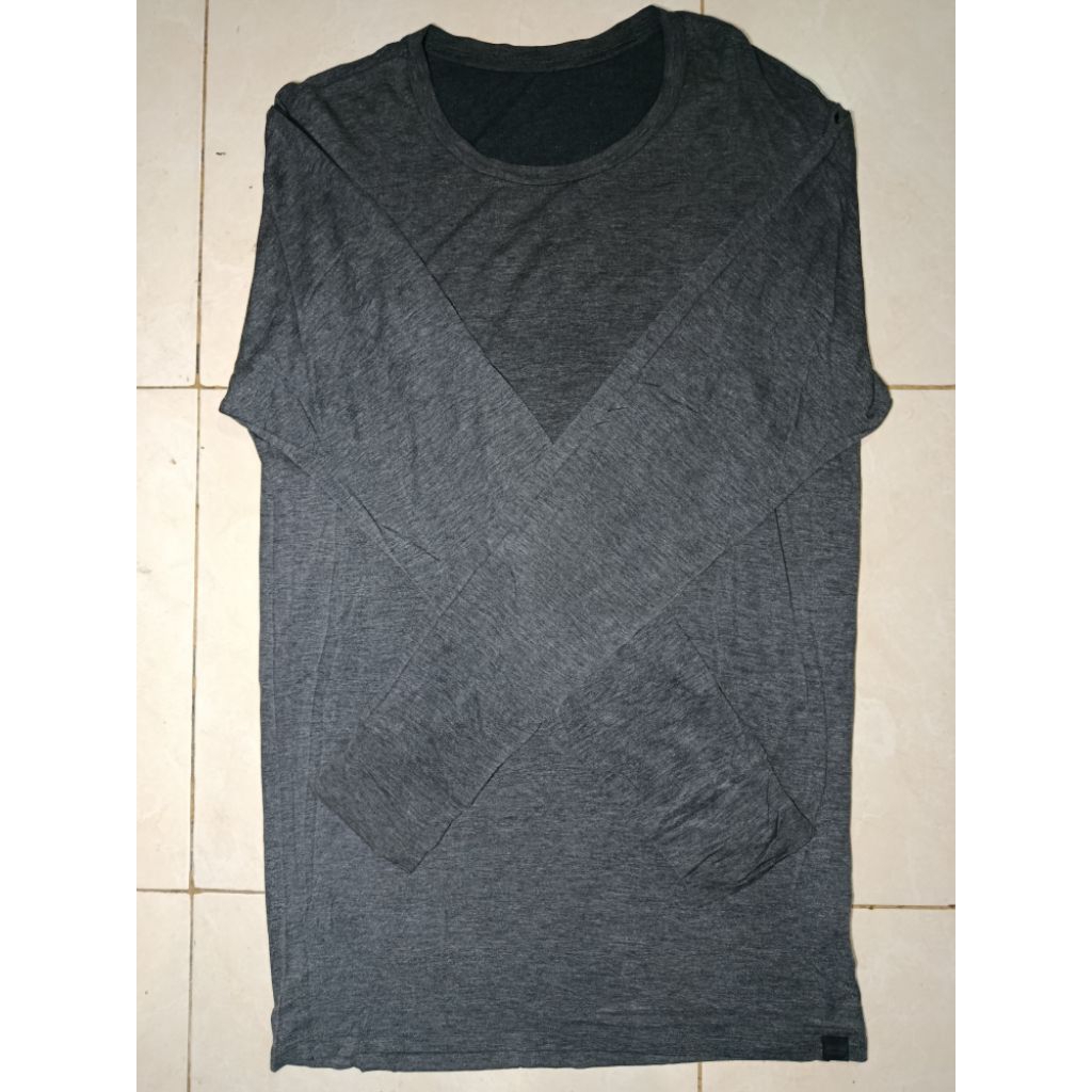 Kaos Uniqlo Heattech Grey Long Sleeve Original Preloved