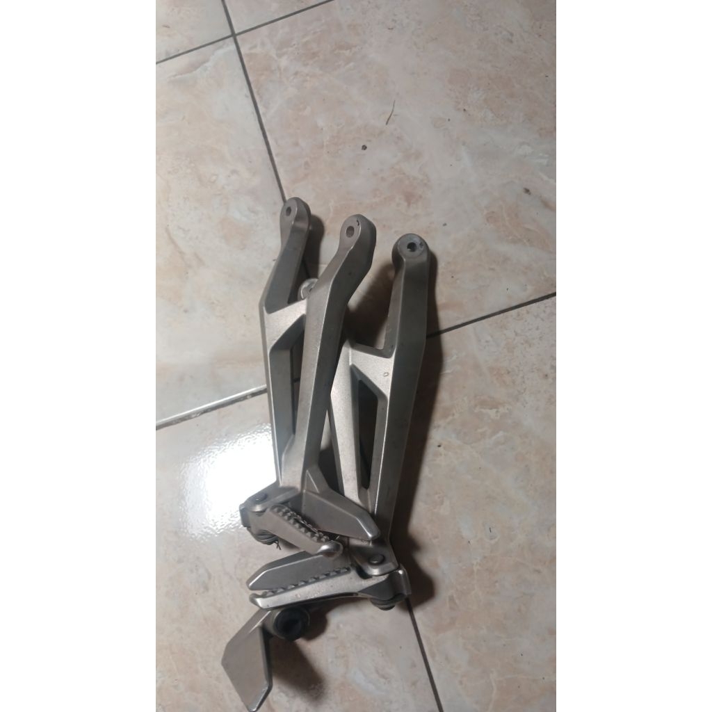 fotstep belakang cbr250rr dan sensor 02