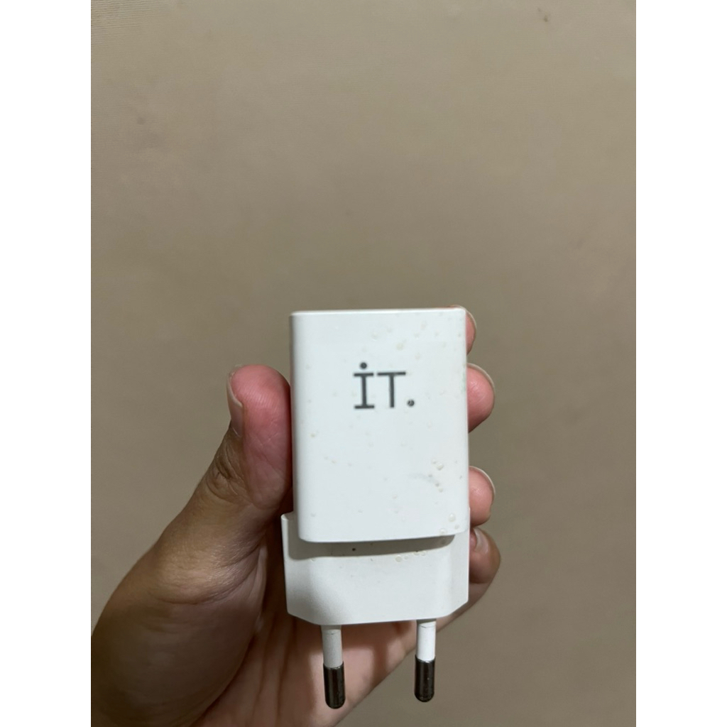 preloved Adaptor charger merek IT