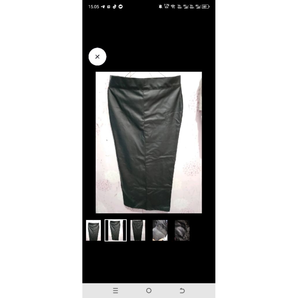 Rok kulit warna hitam