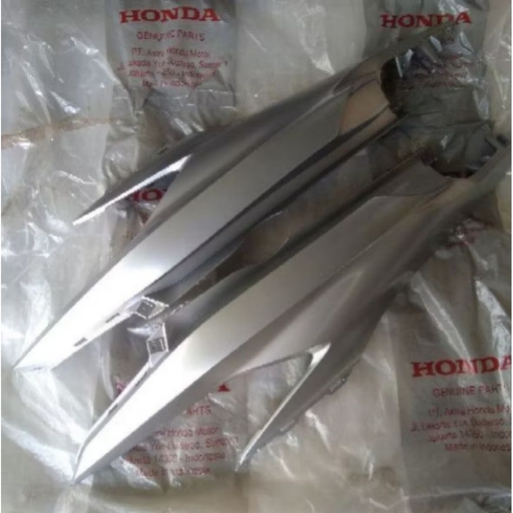 Cover Body B Body Belakang Samping Kanan Kiri Honda Vario 125 150 LED New 2022 warna silver Original