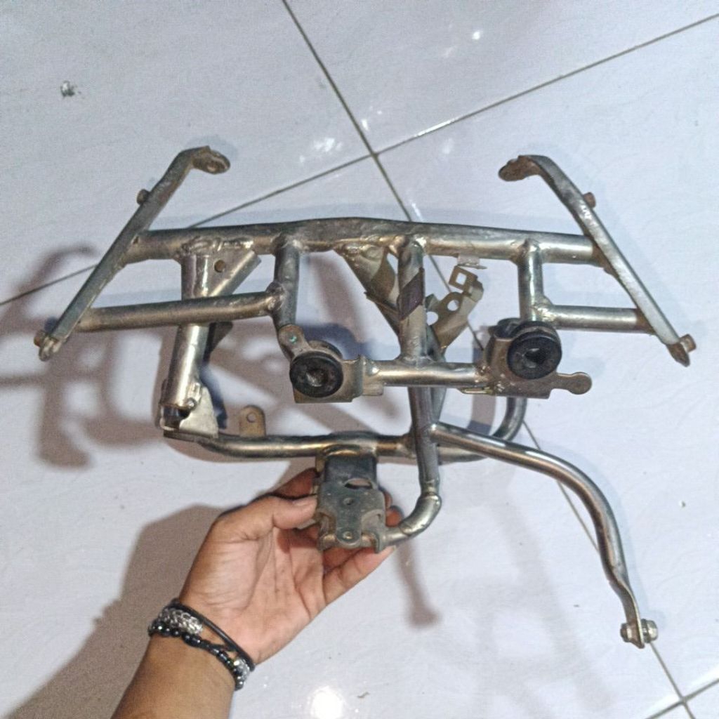 BESI BREKET DADA LAMPU DEPAN TANDUK RUSA HONDA PCX 125/150 CBU THAILAND KWN ORIGINAL