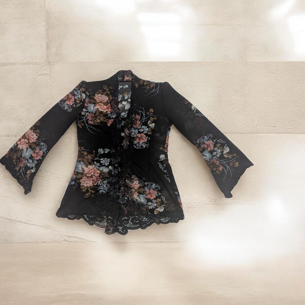 KEBAYA LUKIS