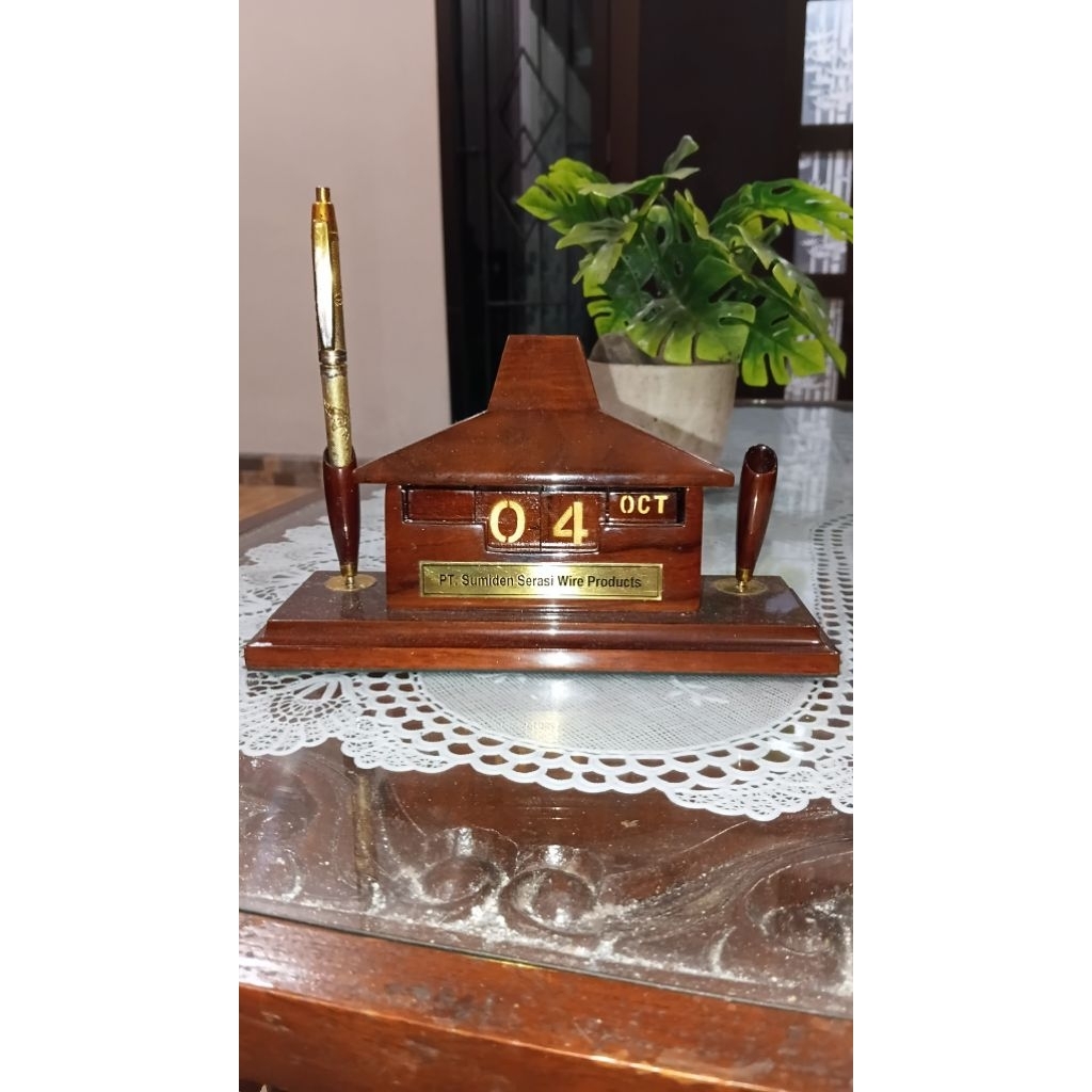kalender meja kayu kalender abadi kayu