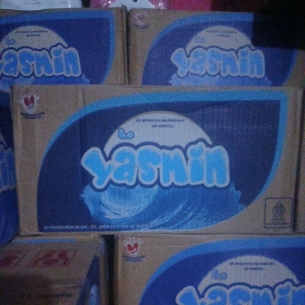 air mineral gelas le yasmin 1 dus