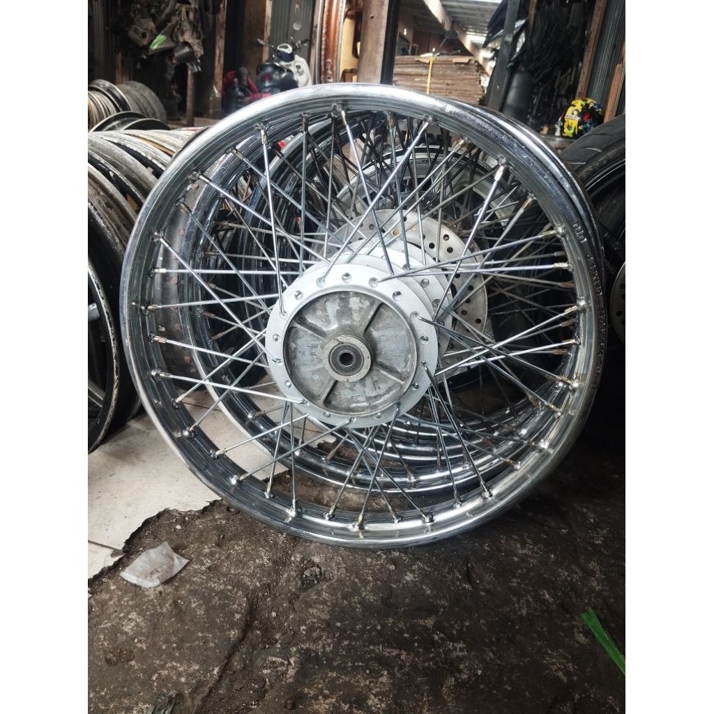 velg/pelek jari jari bagian belakang motor Supra fit new/karisma/Supra x 125 second asli copotan ori