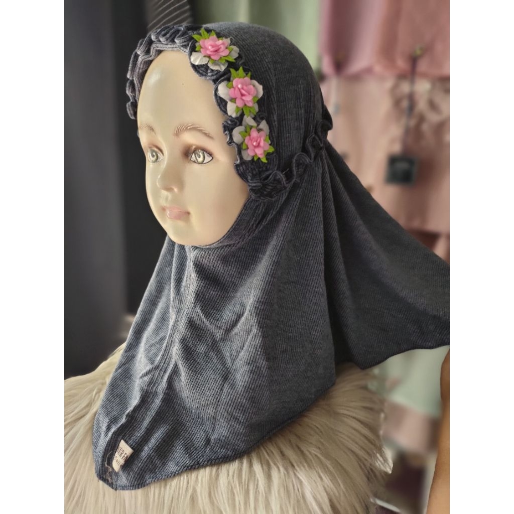 Jilbab rajut anak rempel