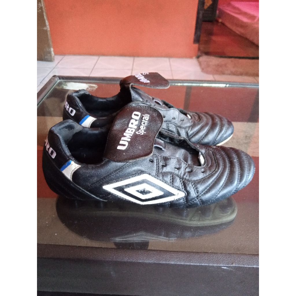 Sepatu Bola Umbro Speciali Pro FG 98 Michael Owen