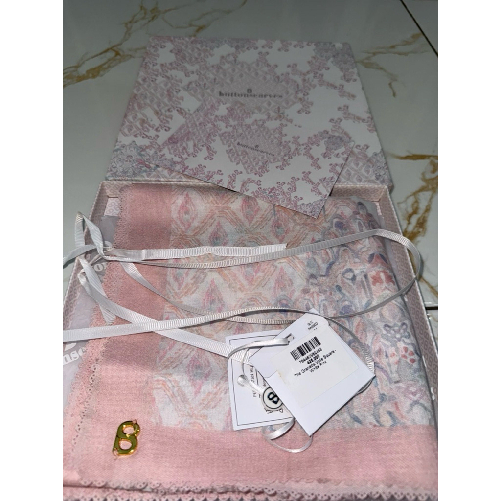 Preloved Buttonscarves granada white pink
